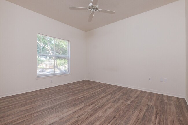 Building Photo - 6025 Westgate Dr