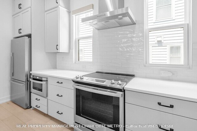 Building Photo - 1609 Parkwood Ave