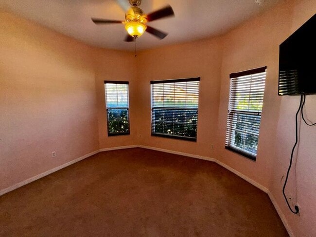 Building Photo - Timber Isle 4 bedroom home 2 bath home on a corner lot with New Kitchen Appliances!