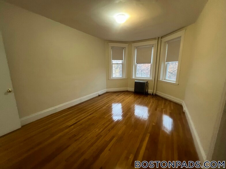 Building Photo - 231 Park Dr
