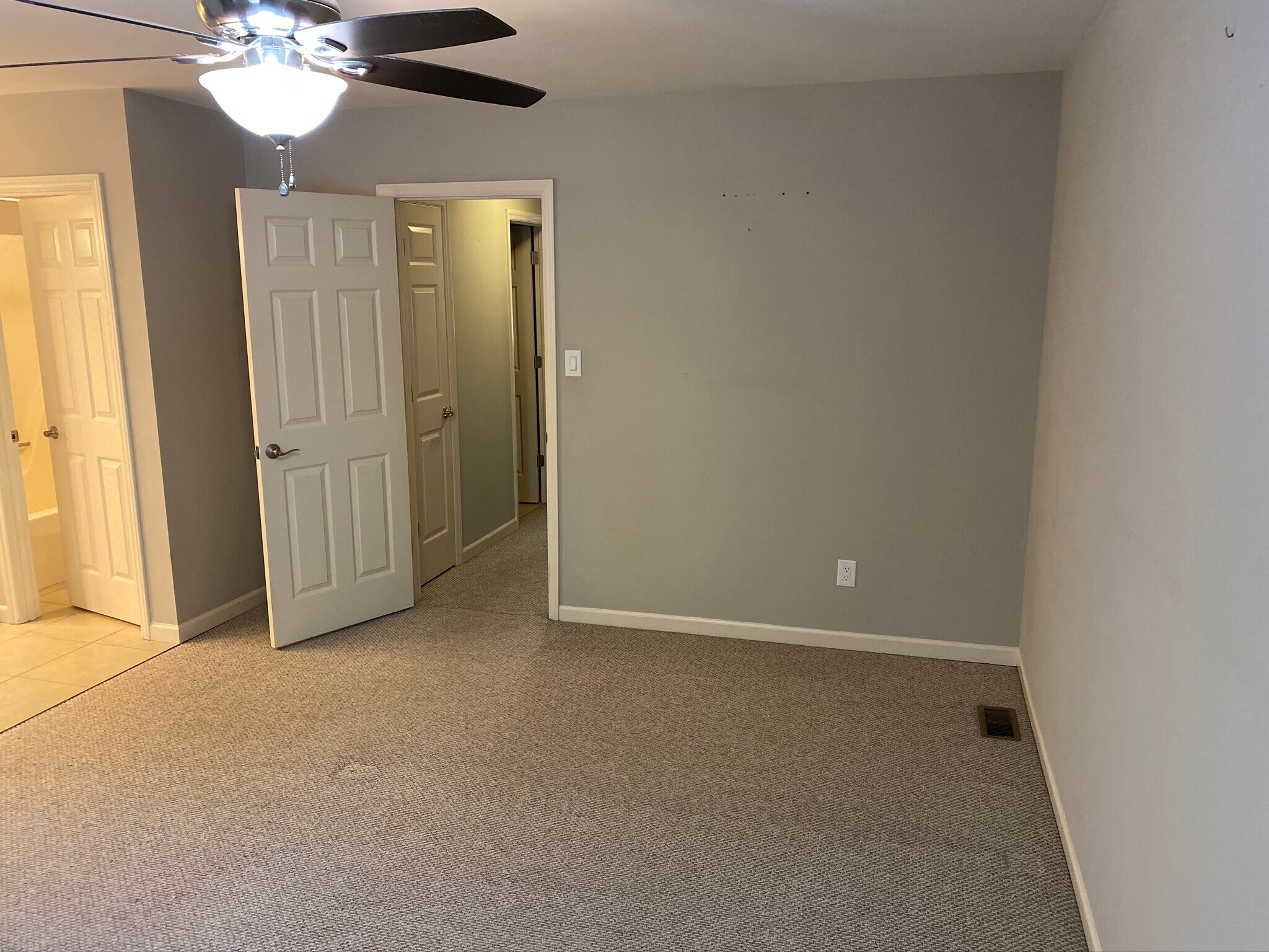 Building Photo - 1627 10th St Pl NW