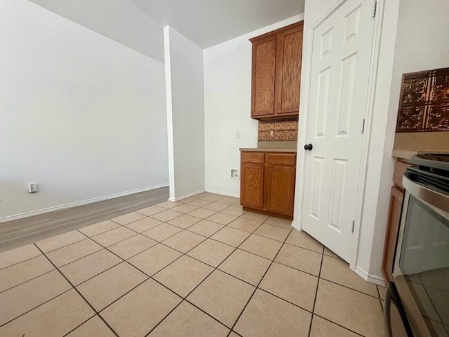 Building Photo - 5919 Waterford Dr