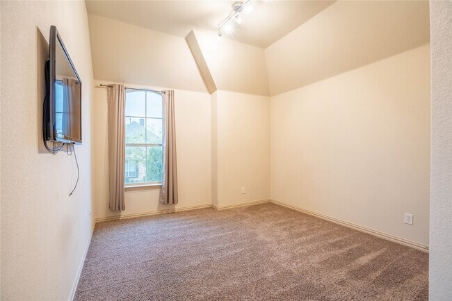 Building Photo - 185 Carrington Ln