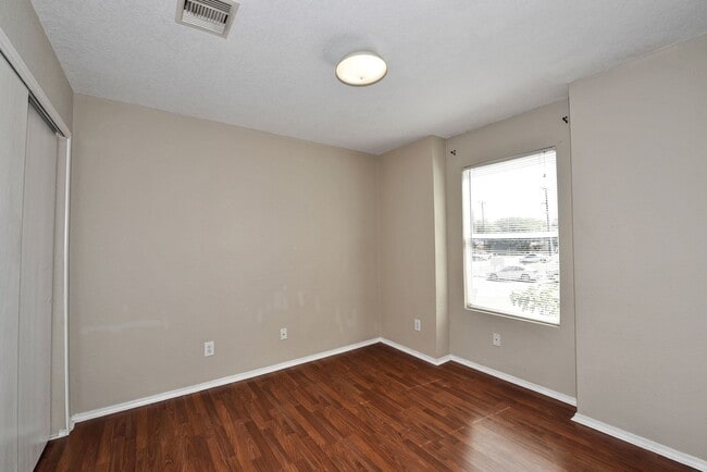 Building Photo - GREAT HOME  |  3 BEDROOMS + OFFICE  |  CLO...