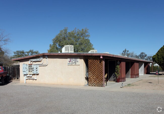 Primary Photo - Jo-El Apartments