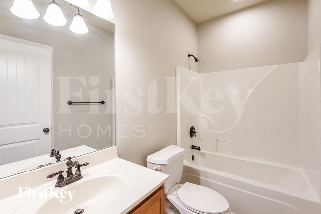 Building Photo - 2044 Highview Way