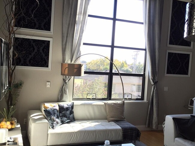Building Photo - "Chic 1-Bedroom Retreat in Palo Alto with ...