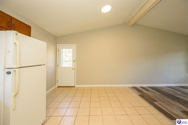 Building Photo - 243 S Airview Dr