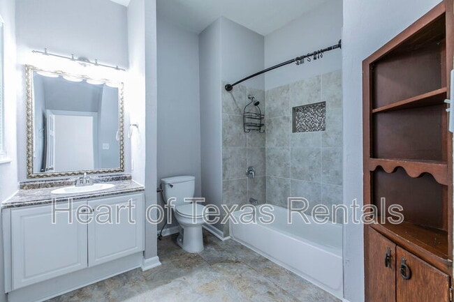 Building Photo - 609 Herring Ave