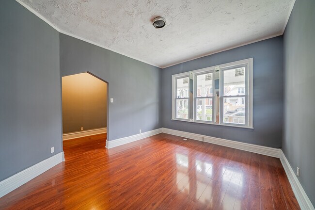 Building Photo - 6828 S Green St