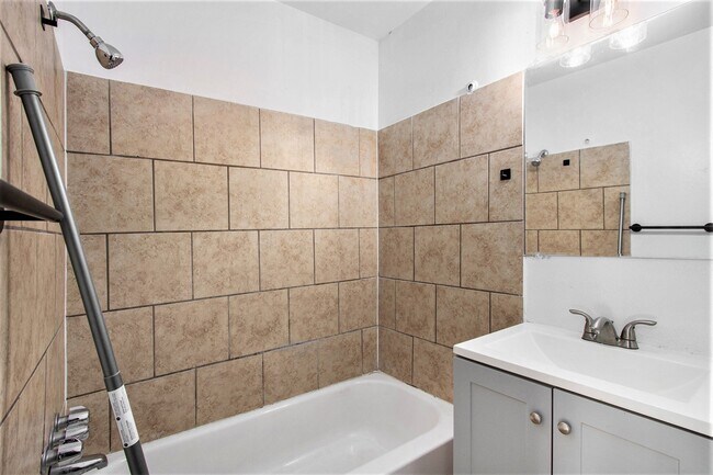 Building Photo - 10906 Panay Dr
