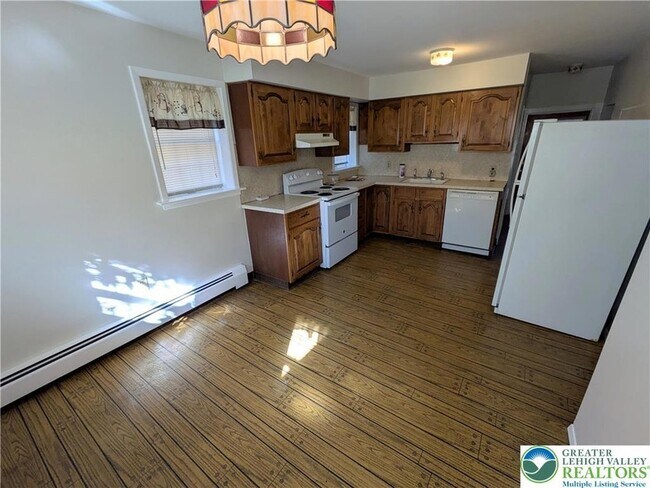 Building Photo - 3470 Rhododendron Dr