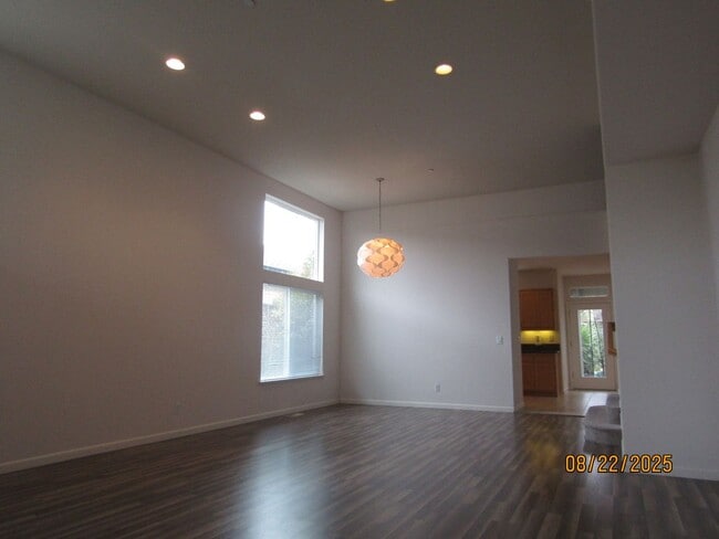 Building Photo - Beautiful Home Near Golf Course!! Brand ne...