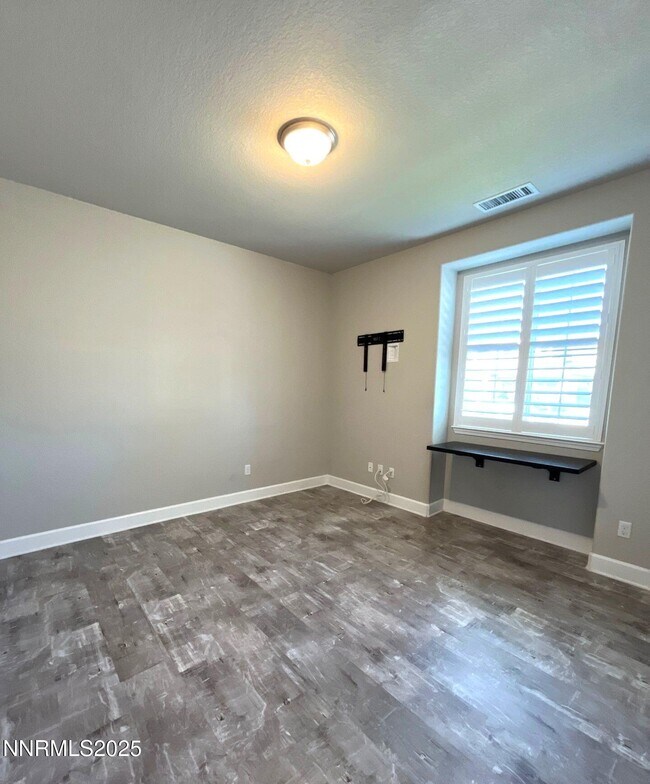 Building Photo - 2025 Elk Falls Way