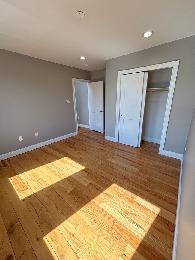 Building Photo - Gorgeous 4 Bedroom house with Three Roof-D...