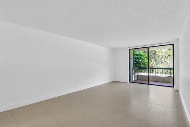 Building Photo - 277 N Ocean Blvd