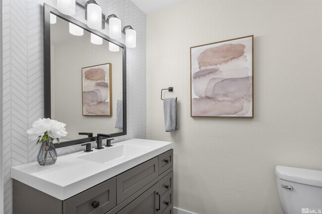 Building Photo - 3400 Southampton Dr