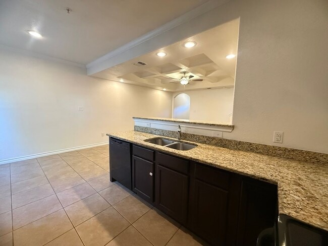 Building Photo - Townhome Near Retama Park...No Carpet.