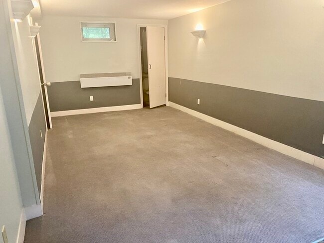 Building Photo - 21 Rangeway St