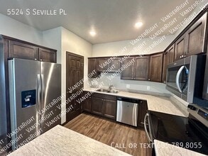 Building Photo - 5524 Seville Pl