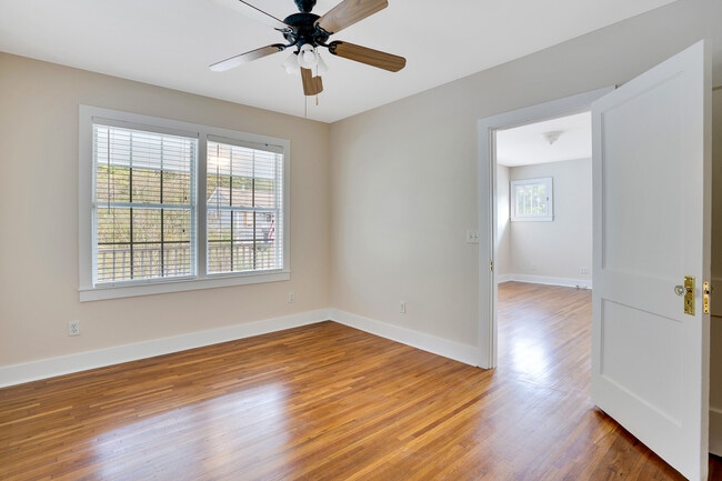 Building Photo - 1607 Knickerbocker Ave