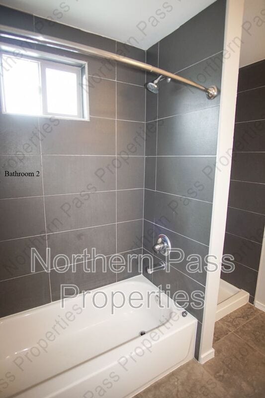 Building Photo - 4200 Camelot Heights Dr