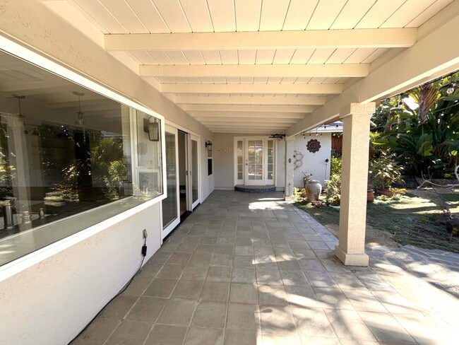 Building Photo - Most Charming Home in La Costa