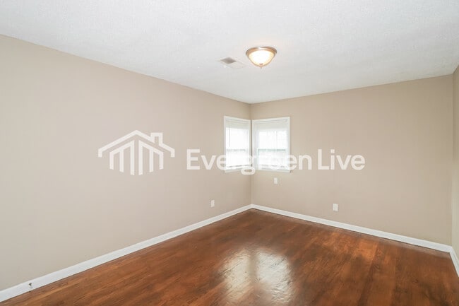 Building Photo - 3398 Scenic Hwy