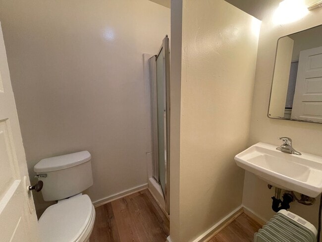 Building Photo - 2015 B St