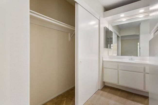 Building Photo - Stunning Bright and Completely Remodeled A...
