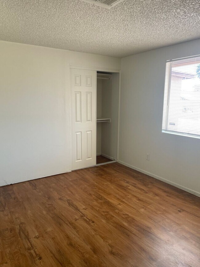 Building Photo - Lovely 4 Bedroom 2 Bath Home on Southwest ...