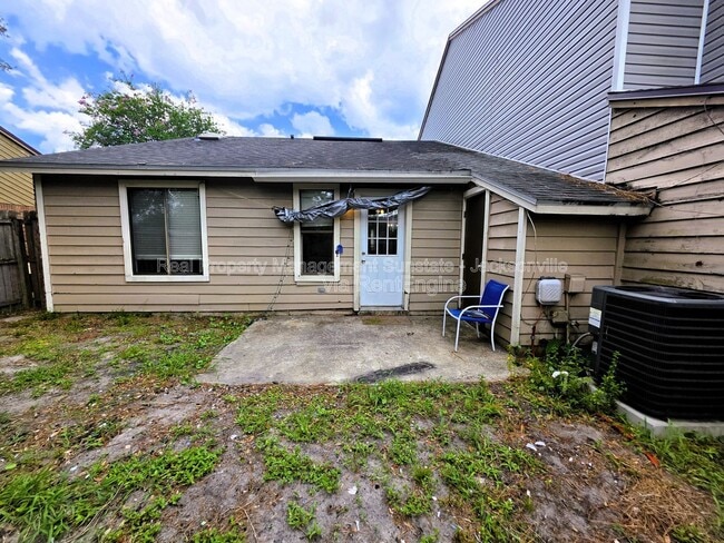 Building Photo - 11256 Windtree Dr E
