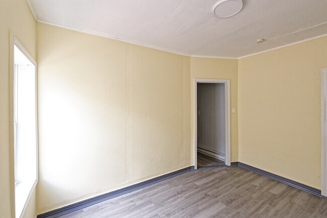 Building Photo - 1143 Grafton St