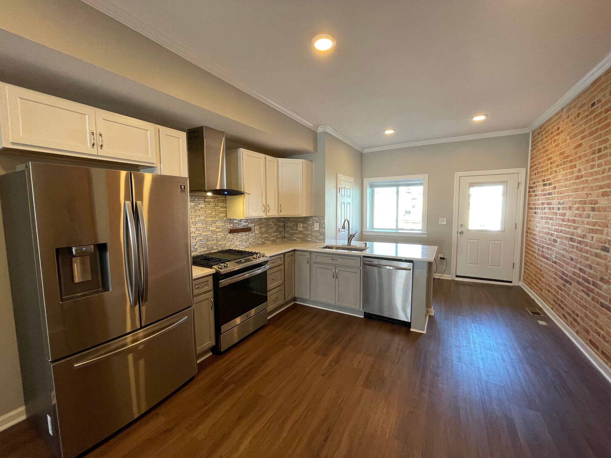 Kitchen - 124 S Highland Ave