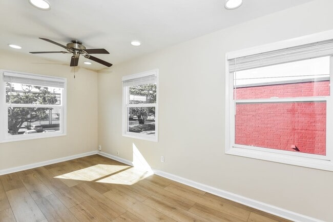 Building Photo - Sweet & Charming 2 Bedroom Richmond Apartment