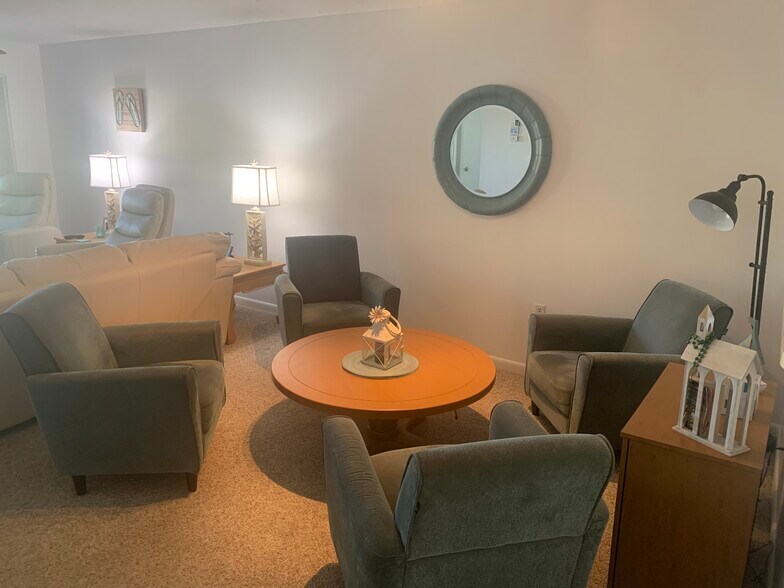 Building Photo - 1100 Capri Isles Blvd