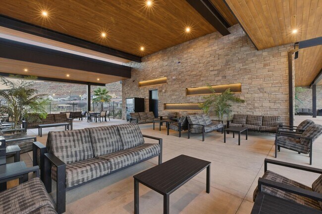 Building Photo - Long Valley Townhome - Amazing Amenities & Small Dogs Allowed