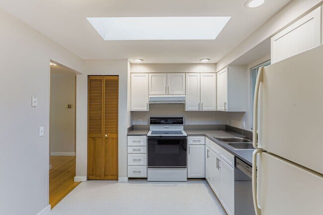 Building Photo - Beautiful Redmond Home Near Microsoft and ...