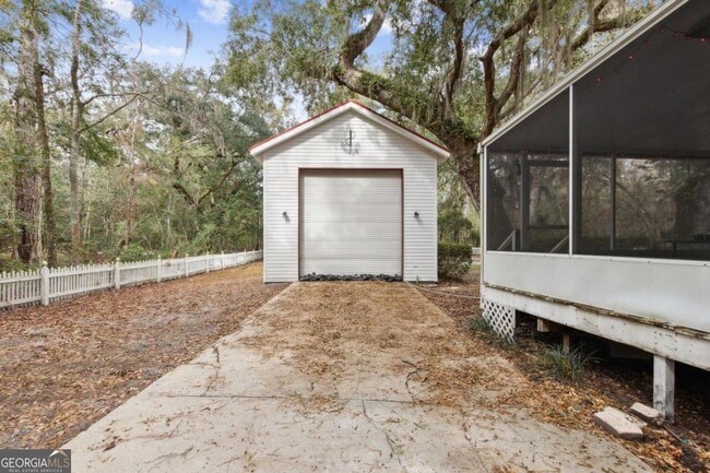 Building Photo - 51 Ravine Ln