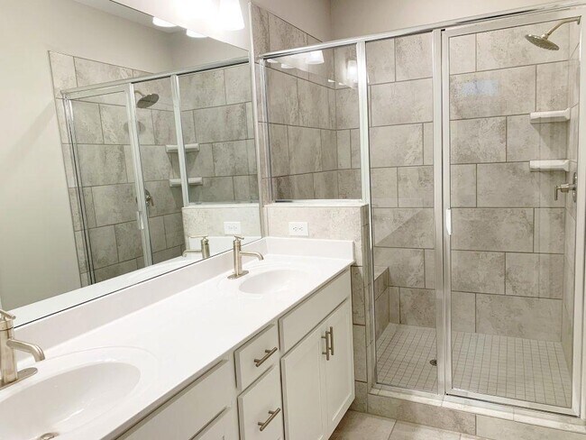 Building Photo - 6023 Skellig St