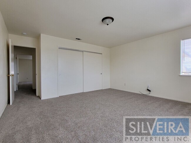 Building Photo - Unique 2 Bedroom Unit Available Now!