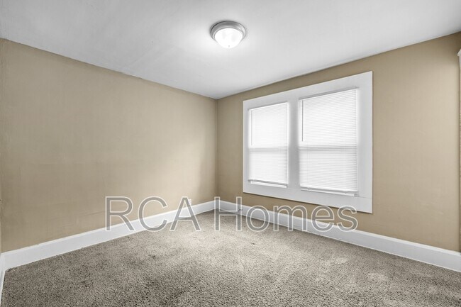 Building Photo - 4118 E Washington St