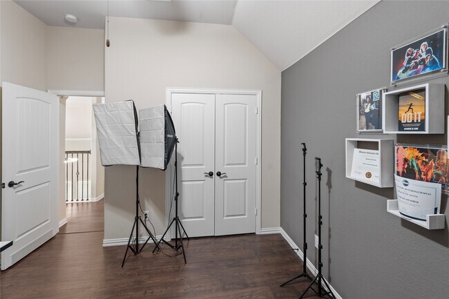 Building Photo - 18002 Heartsong Dr