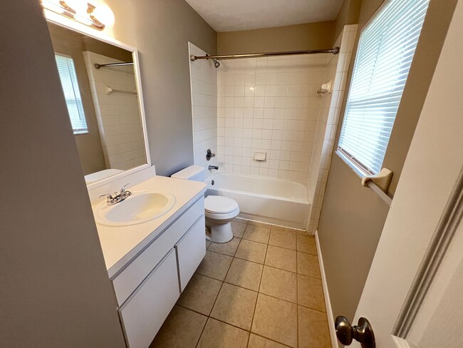 Building Photo - Lovely 3 bd/2 ba home in Summerfield!