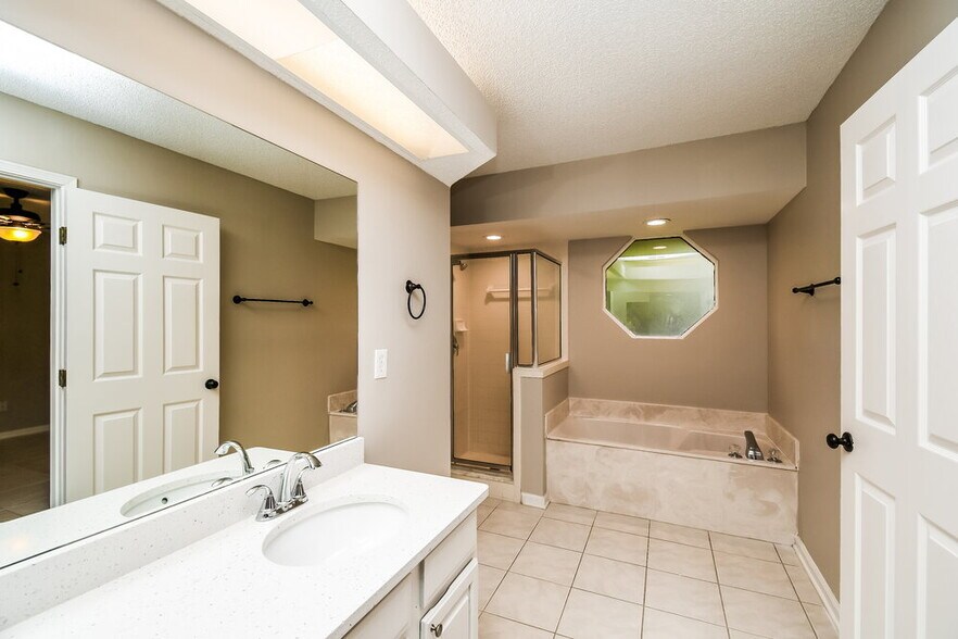 Building Photo - 8618 Wyndhurst Dr