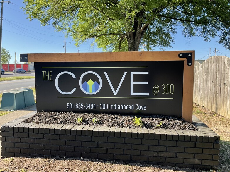 Primary Photo - The Cove at 300