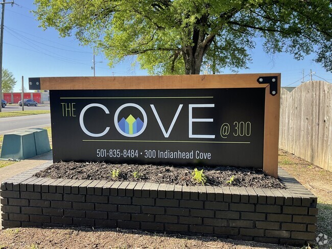 Building Photo - The Cove at 300