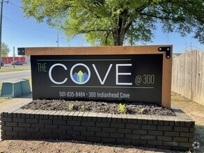 Building Photo - The Cove at 300