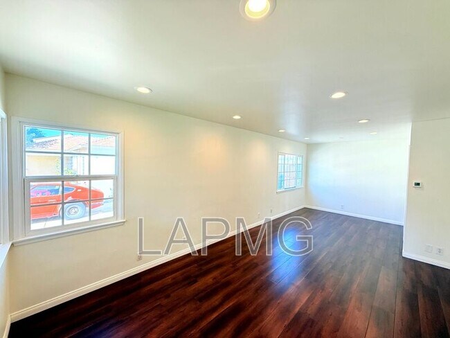 Building Photo - 17535-17537 Baltar Street