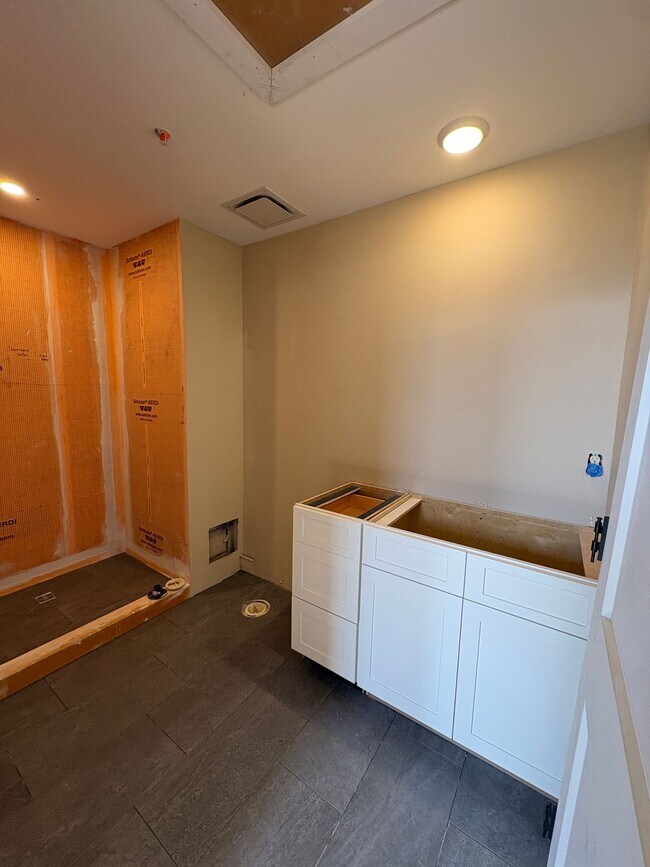 Building Photo - NEW 2BR APARTMENT!